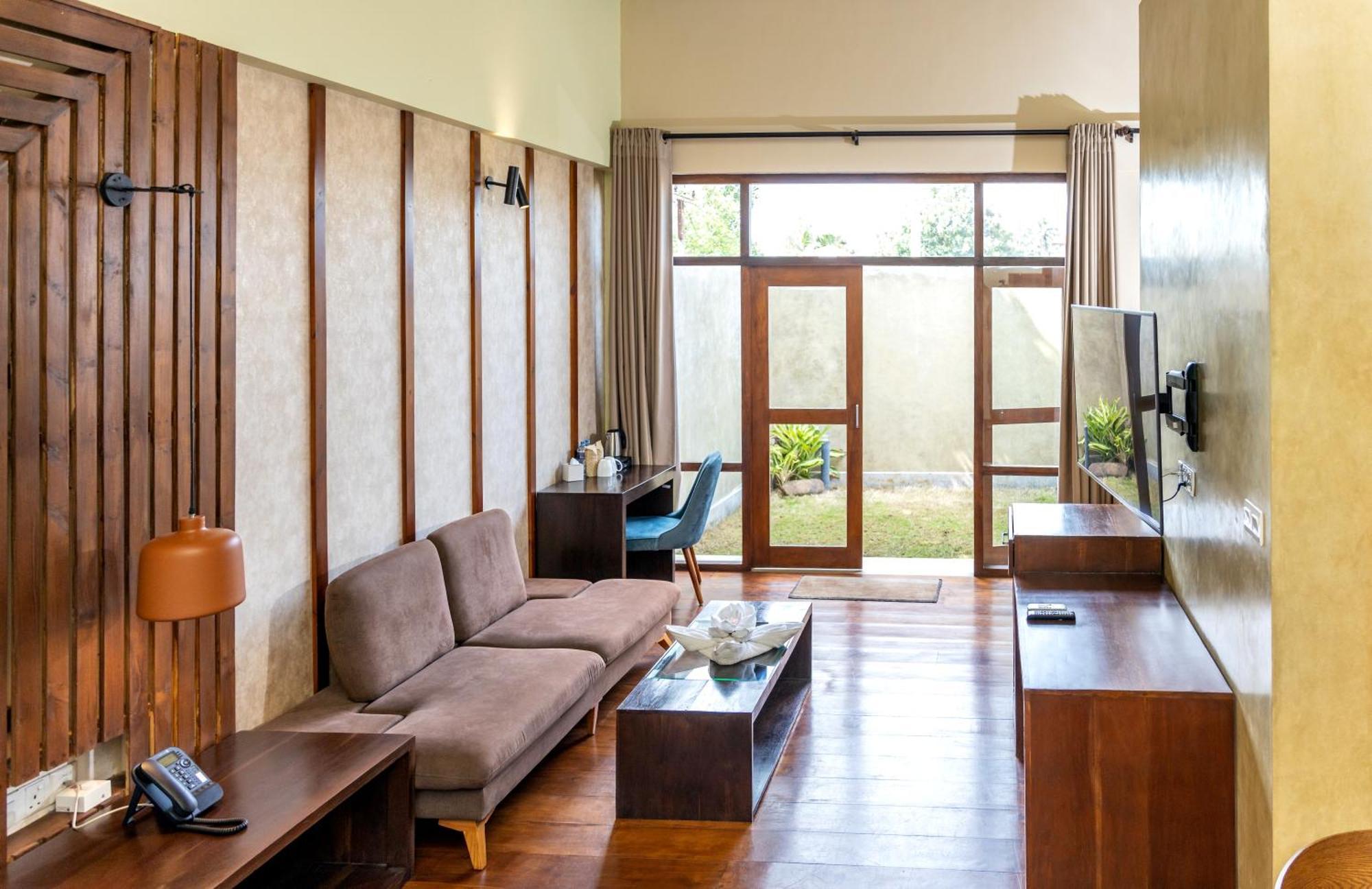 Seahorse Hotel & Spa Негомбо Экстерьер фото