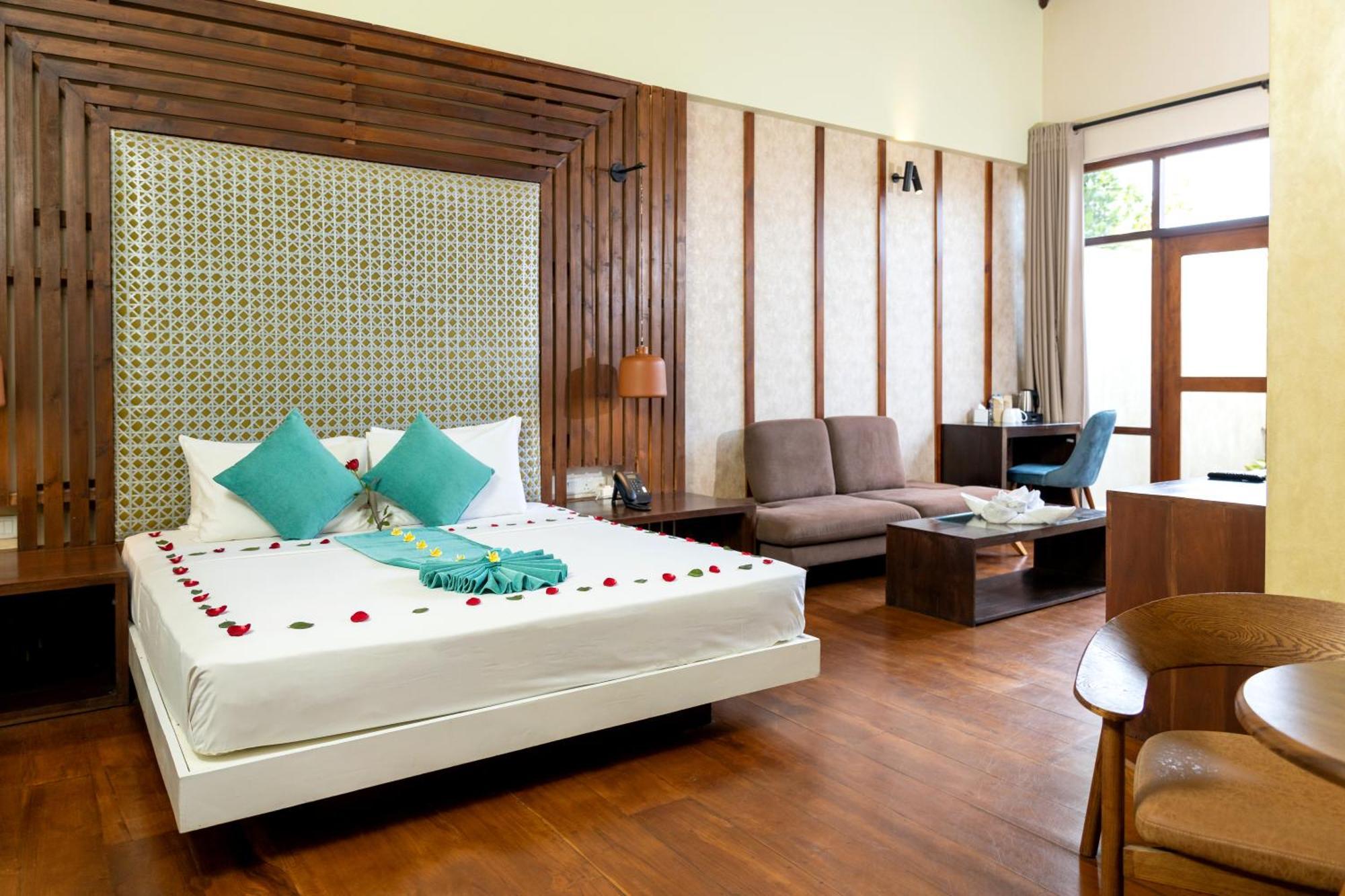 Seahorse Hotel & Spa Негомбо Экстерьер фото