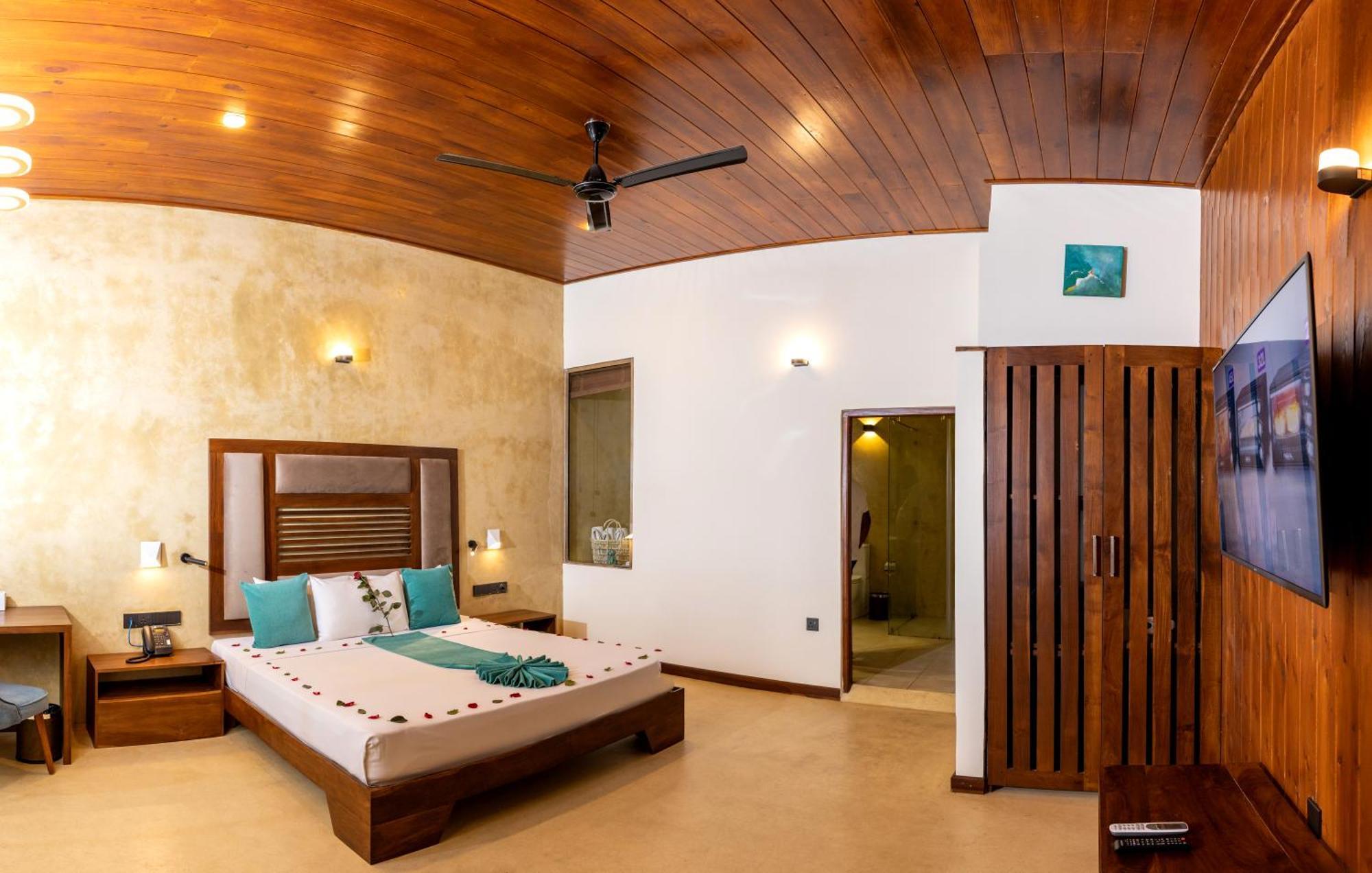 Seahorse Hotel & Spa Негомбо Экстерьер фото