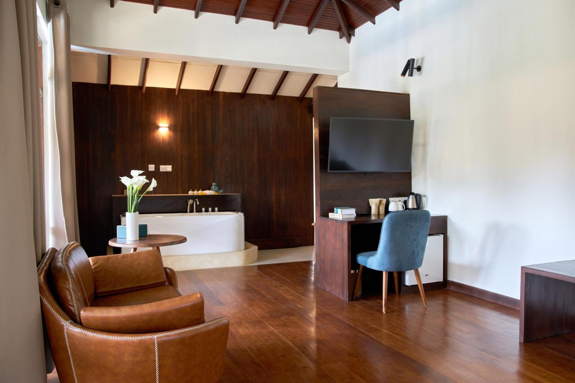 Seahorse Hotel & Spa Негомбо Экстерьер фото