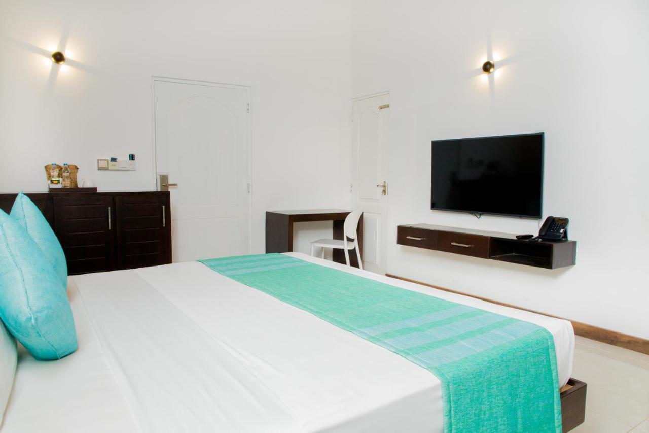 Seahorse Hotel & Spa Негомбо Экстерьер фото