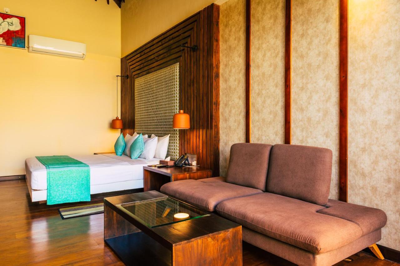 Seahorse Hotel & Spa Негомбо Экстерьер фото